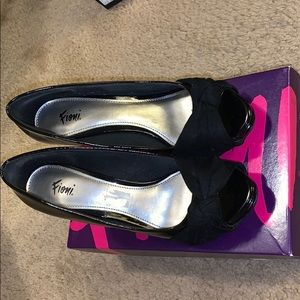 Black heels with front design